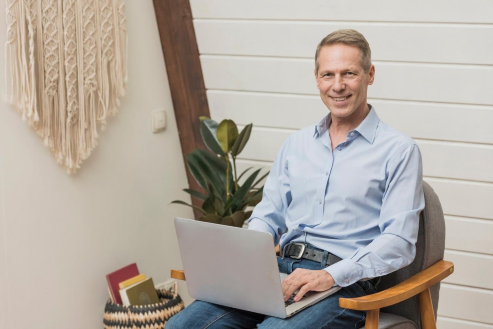 Online Masterclass Teilnehmer bei interaktiver Diskussion über Finanzautomatisierung